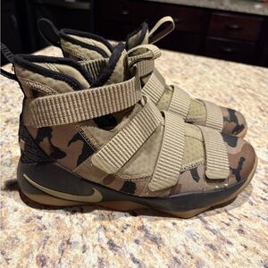Kids Nike Zoom Camouflage Strap Sneakers